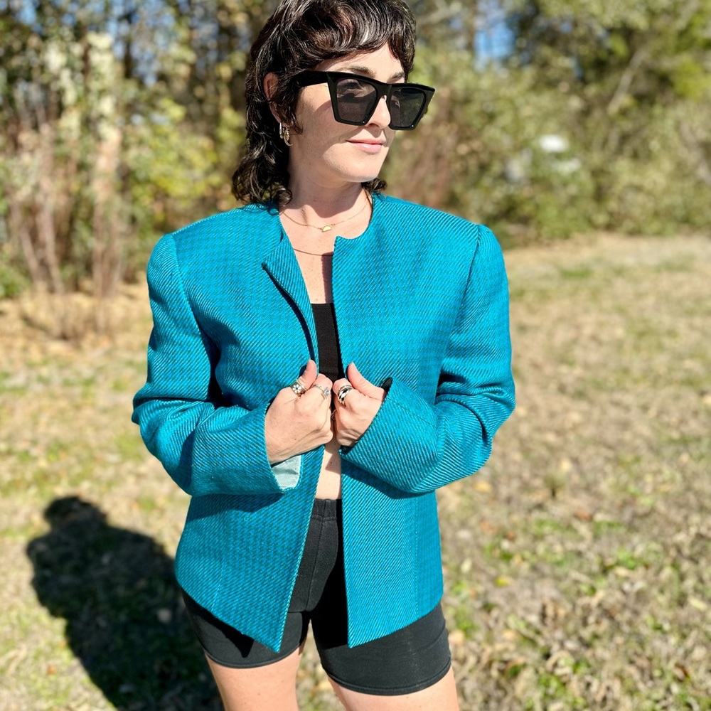 100% Woven Silk Blazer Size Small With Shoulder Pads